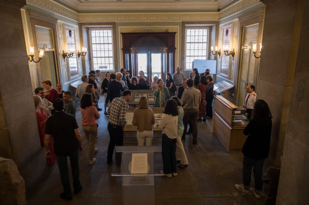 No passado dia 10 de abril de 2026, inaugurou a exposição “O Instituto do Vinho do Porto no acervo da Foto-Comercial Teófilo Rego”, uma parceria entre o Instituto dos Vinhos do Douro e do Porto, I. P. (IVDP, IP) e a Fundação Manuel Leão.